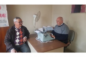 71 yaşındaki emekli zabıt katibi daktiloyla arzuhalcilik yapıyor