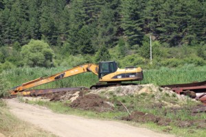 Buldan Yayla Gölü'nde torf madeni çıkarılmaya devam ediyor