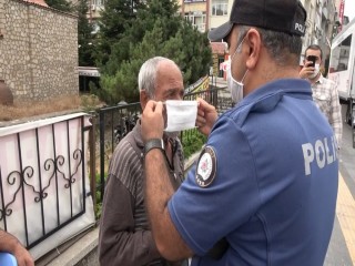 Tokat polisi ceza yerine maske hediye etti