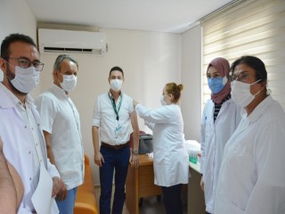 Çinden getirilen Covid-19 aşısı İzmirde uygulanmaya başlandı