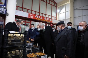 Başkan Zolan'dan hal esnafına şafakta ziyaret