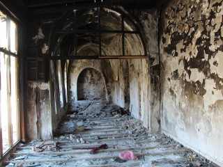 Siirt’te tarihi camiyi önce ateşe verdiler, sonra kaçak kazı yaparak define aradılar
