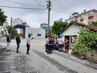 Engelli kadının müstakil evinden 2 kamyon dolusu çöp çıktı