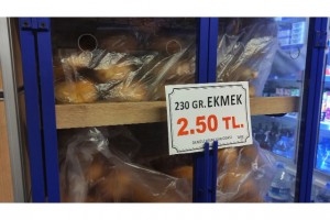 Tartışmalı zam hayata geçti, Denizli'de ekmek 2.5 TL oldu