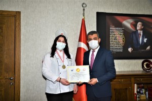 Denizlili Hatice, 30 ülkenin 300 şefini geçerek altın madalya kazandı