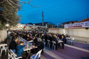 Büyükşehir Denizlilileri mahalle iftarlarında buluşturuyor