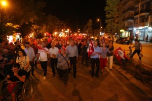 30 Ağustos Zafer Bayramının 100. Yılı Kutlamaları çerçevesinde düzenlenen "Fener Alayına Acıpayamlı vatandaşlar yoğun ilgi gösterdi.