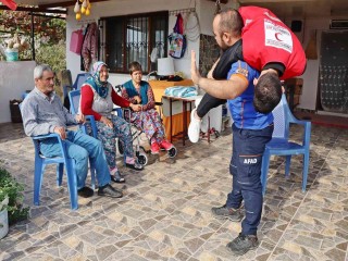 Yatağa bağımlı hastaların yakınlarına acil durum eğitimi