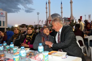 Büyükşehir’den 7 bin kişilik iftar sofrası