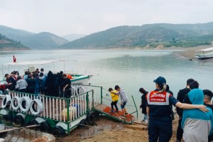 Jandarma çocuklara çevre ve sokak hayvanlarının nasıl korunacağını anlattı