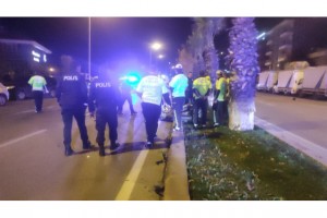 Sollamak istediği motosikletli polise çarptı: 2 yaralı