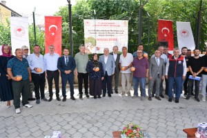 Ayva üretiminde kalıntısız tarım için üreticilere tuzak dağıtıldı