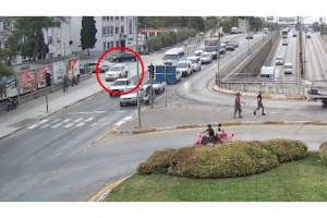 Yol yerine kaldırımı kullanınca cezadan kurtulamadı