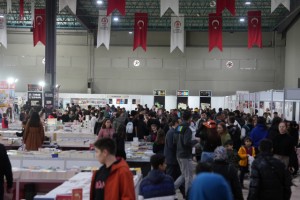 Denizli Kitap Fuarı ziyaretçi akınına uğruyor