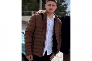 Otomobil park halindeki tırın dorsesine çarptı: 1 ölü 1 yaralı