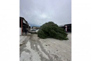 Fırtına ilçe emniyet amirliğinin çatısını uçurdu