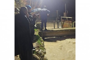 Balıkları kurtarmak isterken sele kapılarak hayatını kaybetti